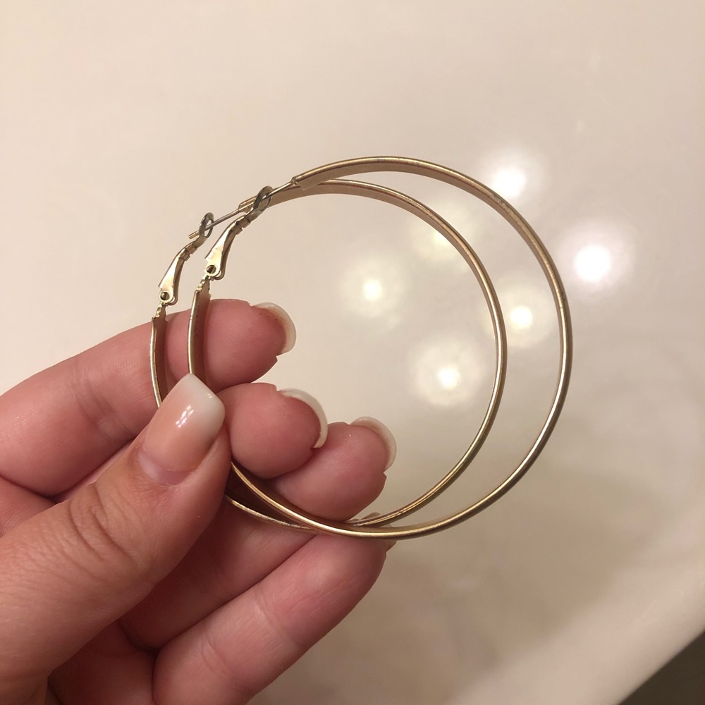 Thick Gold Fajl-Like Hoop Earrings